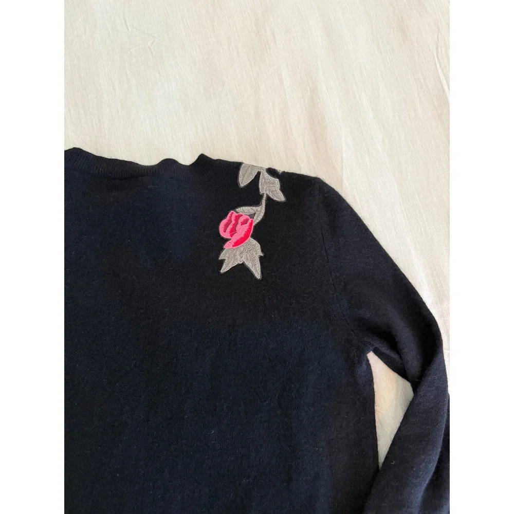 C by Bloomingdale's Black‎ Cashmere Rose Embroidered Sweater XS